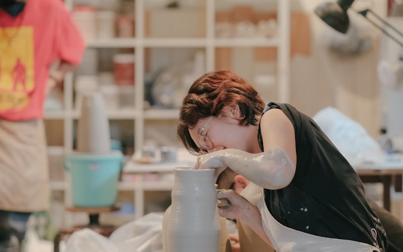 尚丝钰与景德镇工艺大师达成战略合作